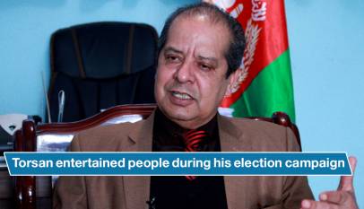 Torsan entertained people during his election campaign